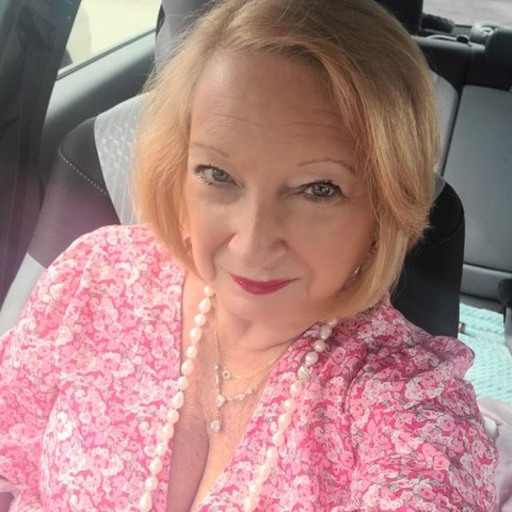 Meet your Posher, Debbie